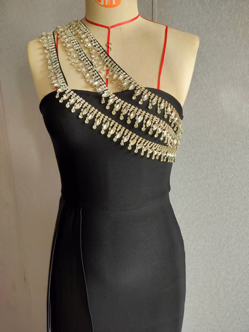 Sexy One Shoulder Diamond Tassel Bandage Dress Sleeveelss Crystal Patchwork Draped